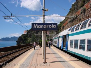 train treno cinque terre manarola