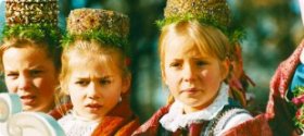 Bad Tölz/Upper Bavaria: Children in traditional costume during the